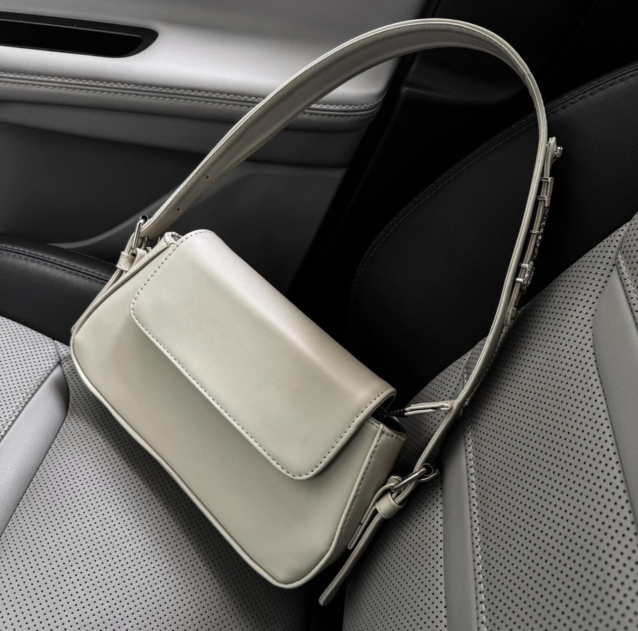 SHOULDER BAG