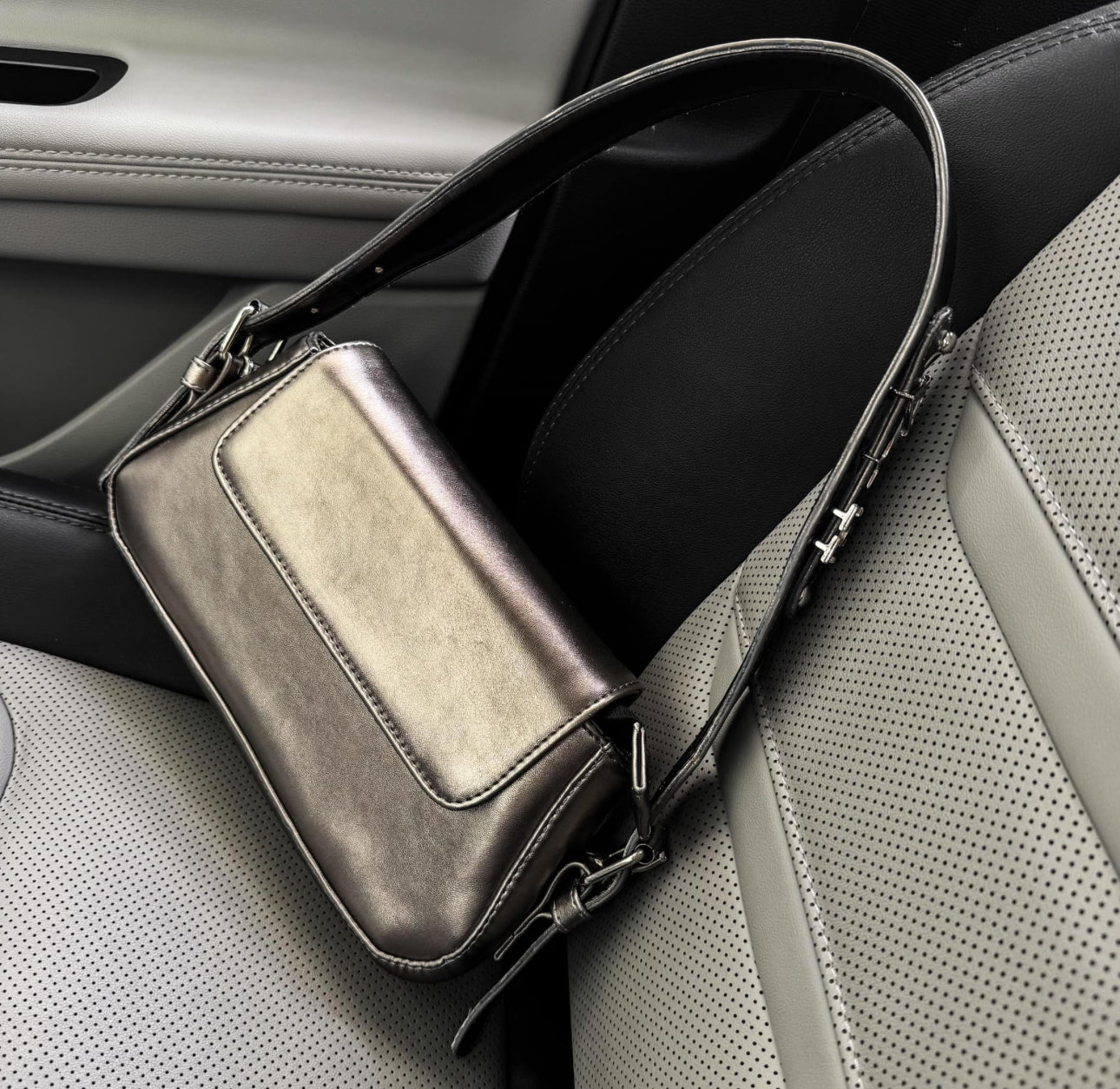 SHOULDER BAG