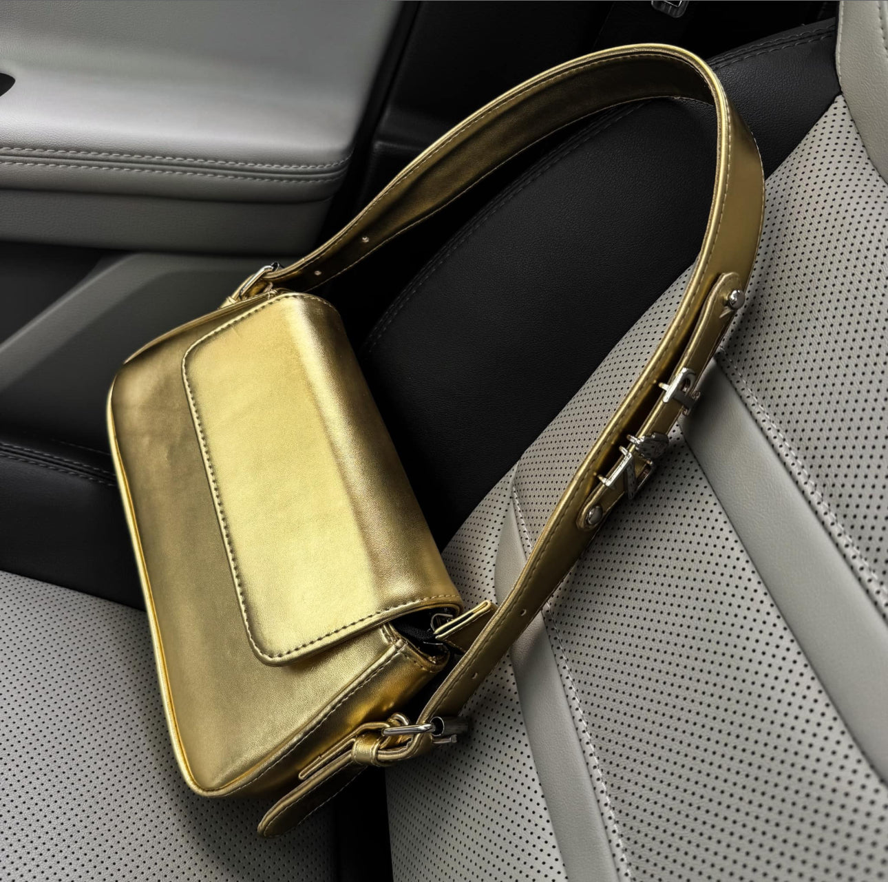 SHOULDER BAG