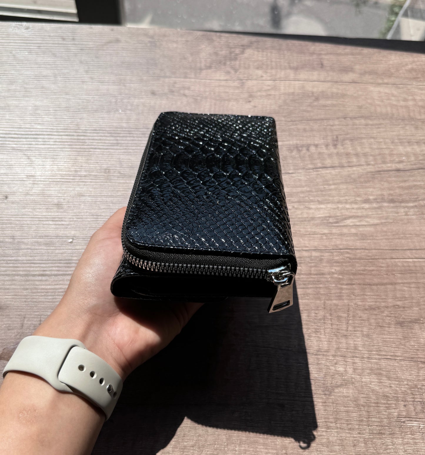 THE GLOSSY WALLET