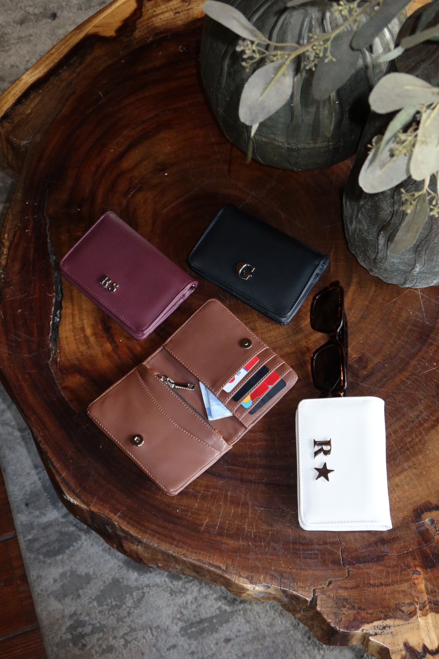 POCKET HOLDER