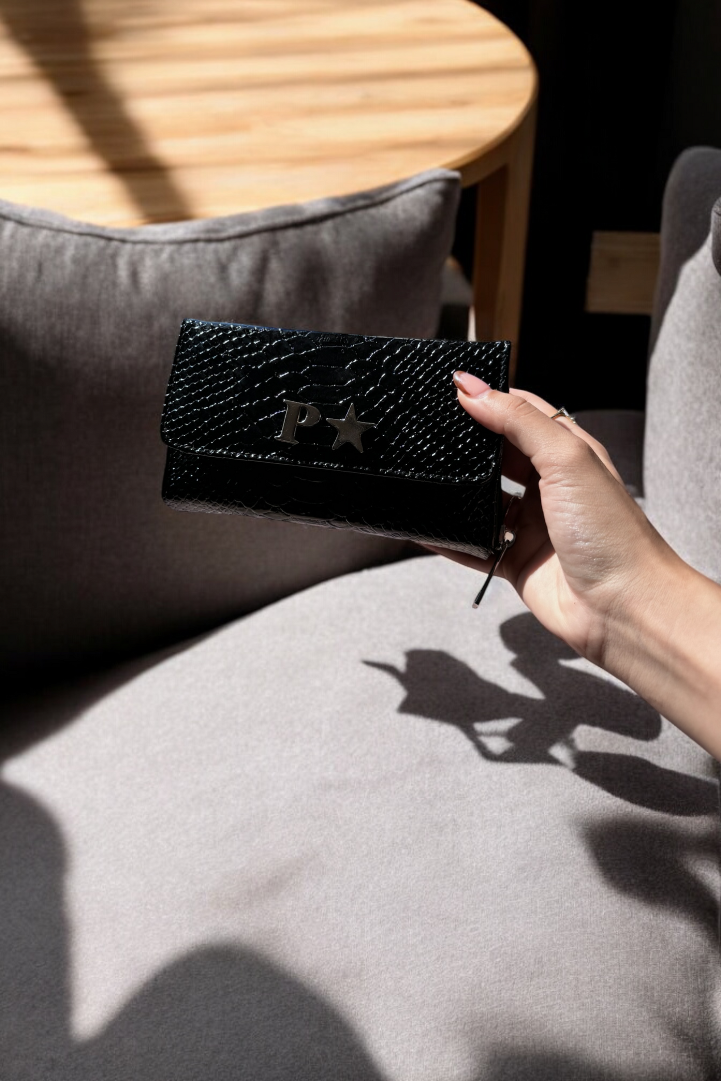 THE GLOSSY WALLET